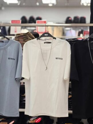 都會型格．立體標語項鍊短袖 T