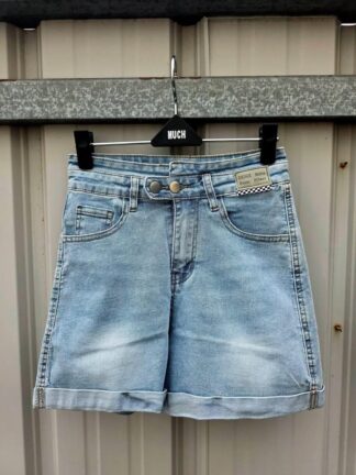 夏日必備牛仔短褲｜清爽百搭穿搭首選