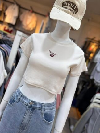 ✨ 韓系顯瘦 Merci愛心刺繡短版上衣