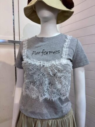 法式甜感蕾絲疊層短版T恤