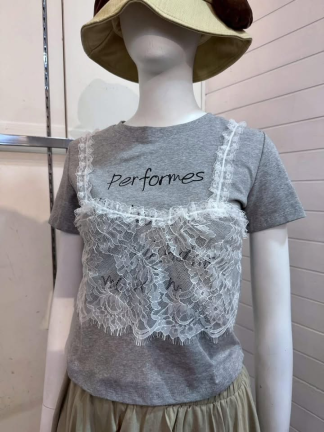 法式甜感蕾絲疊層短版T恤