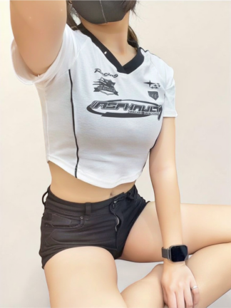 🏁 賽車風V領短版上衣｜辣酷女孩必備 🏁