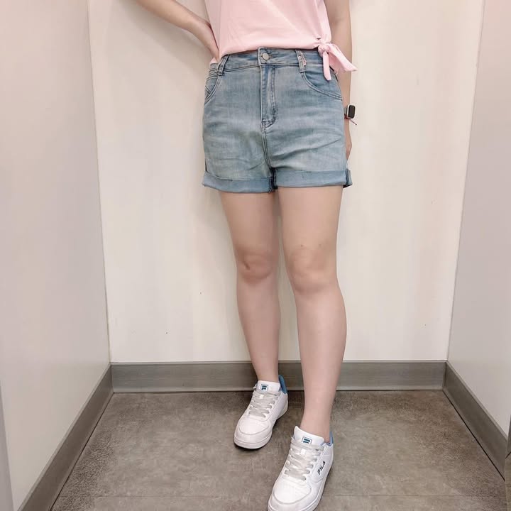 顯瘦淺藍牛仔反摺短褲:圖片 4