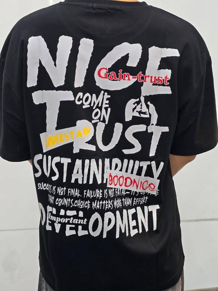 NICE TRUST 滿版標語圓領 T:圖片 8
