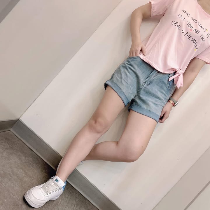 顯瘦淺藍牛仔反摺短褲:圖片 9