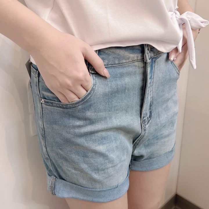 顯瘦淺藍牛仔反摺短褲:圖片 12