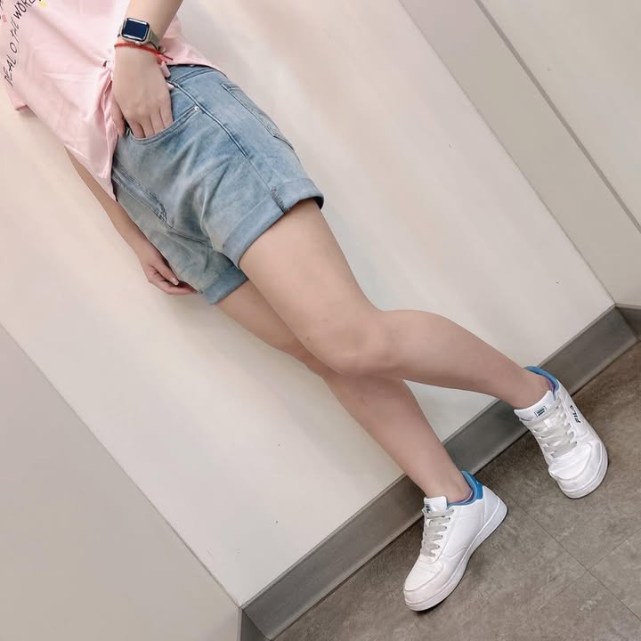顯瘦淺藍牛仔反摺短褲:圖片 5
