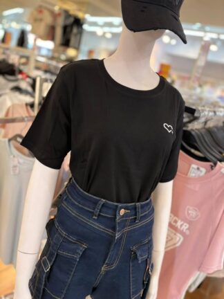 極簡愛心刺繡短袖上衣