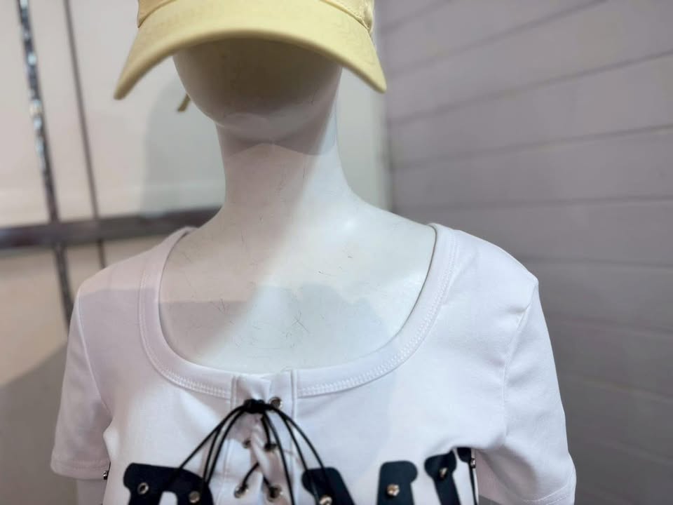 美式字母綁帶短版修身上衣:圖片 8