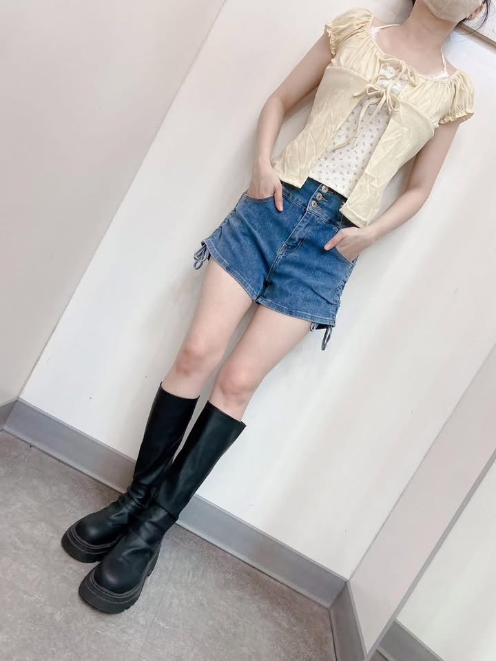 俏皮側綁帶.排釦收腹牛仔短褲 - Image 7