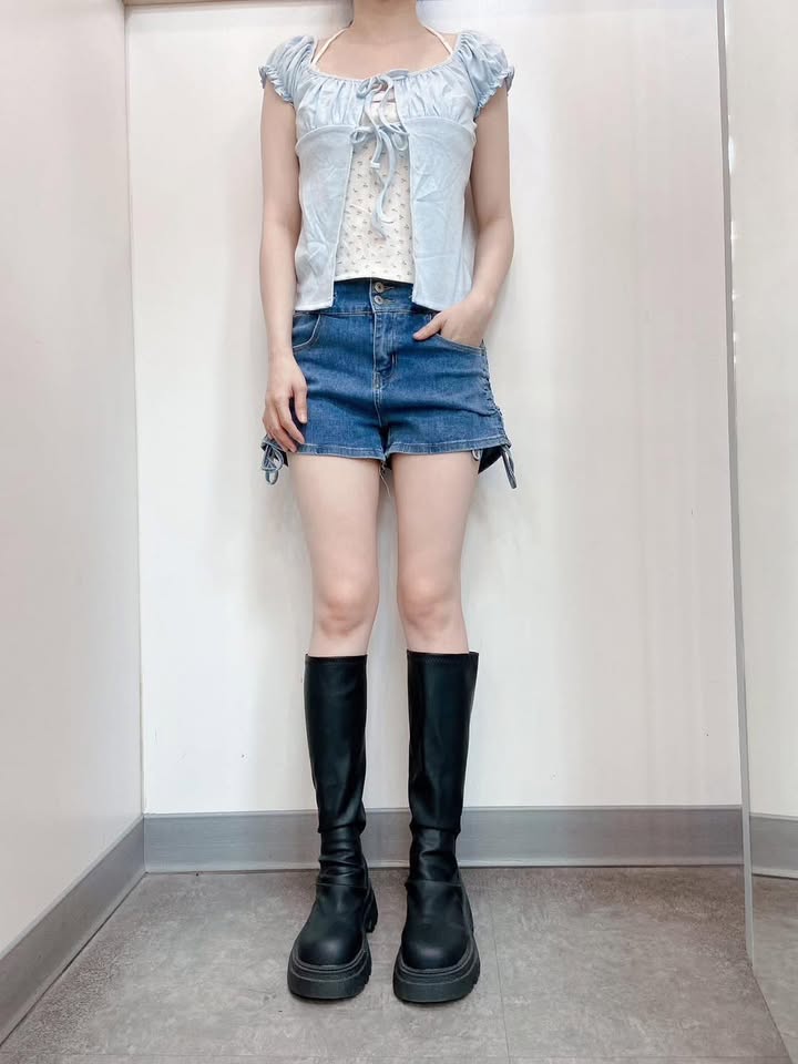俏皮側綁帶.排釦收腹牛仔短褲 - Image 8
