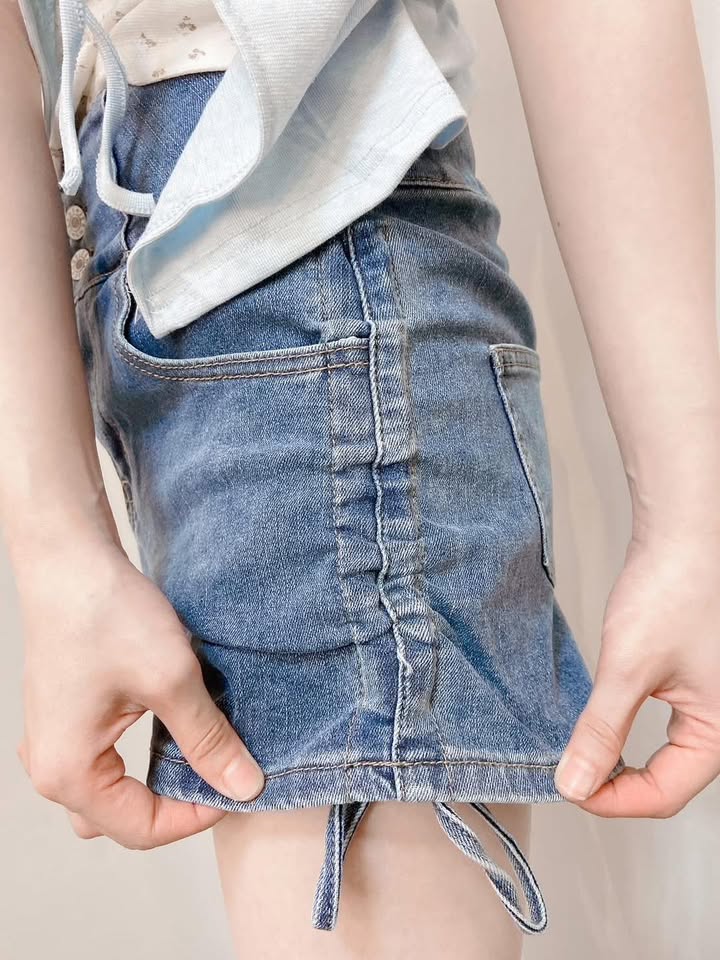 俏皮側綁帶.排釦收腹牛仔短褲 - Image 9