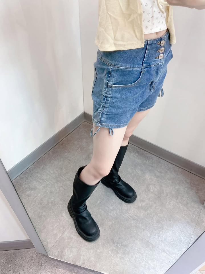 俏皮側綁帶.排釦收腹牛仔短褲 - Image 6