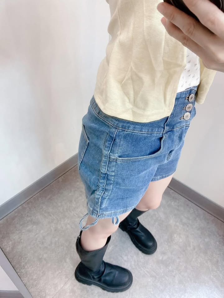 俏皮側綁帶.排釦收腹牛仔短褲 - Image 5