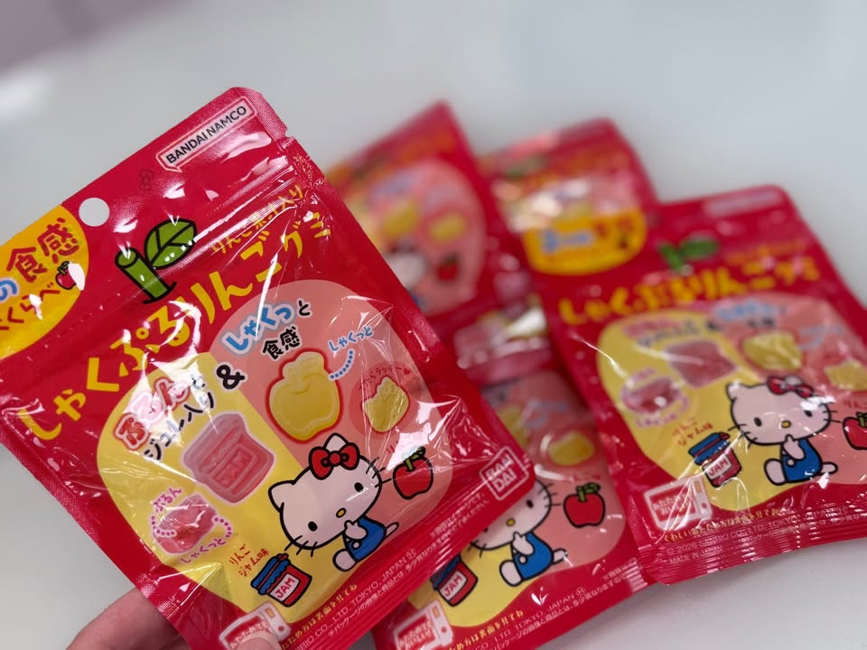 🌸 日本人氣零食|Hello Kitty雙口感蘋果軟糖 🍎 - Image 5