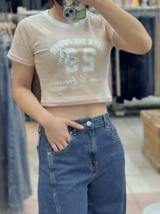 數字蝴蝶短版上衣｜甜酷女孩必備 🦋