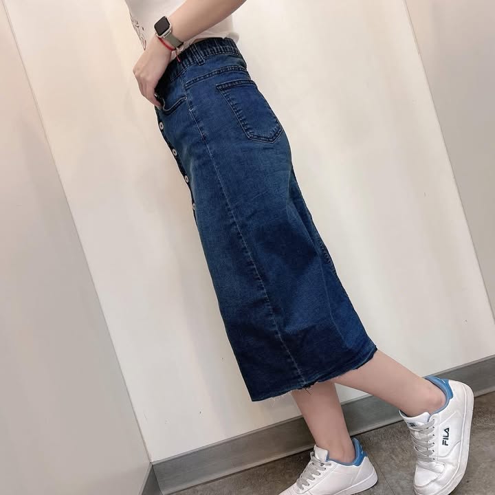 顯瘦 A 字修身中長版排釦牛仔裙(後鬆緊帶) - Image 7